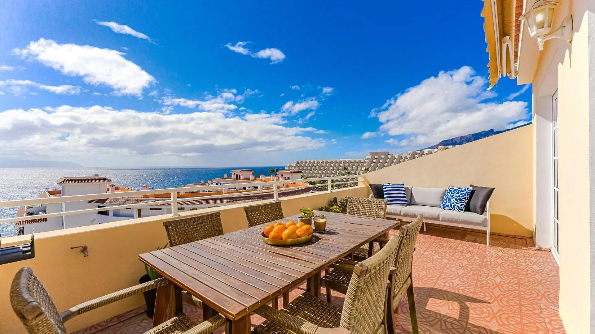Ocean Front Spacious Family Apartment Puerto de Santiago
