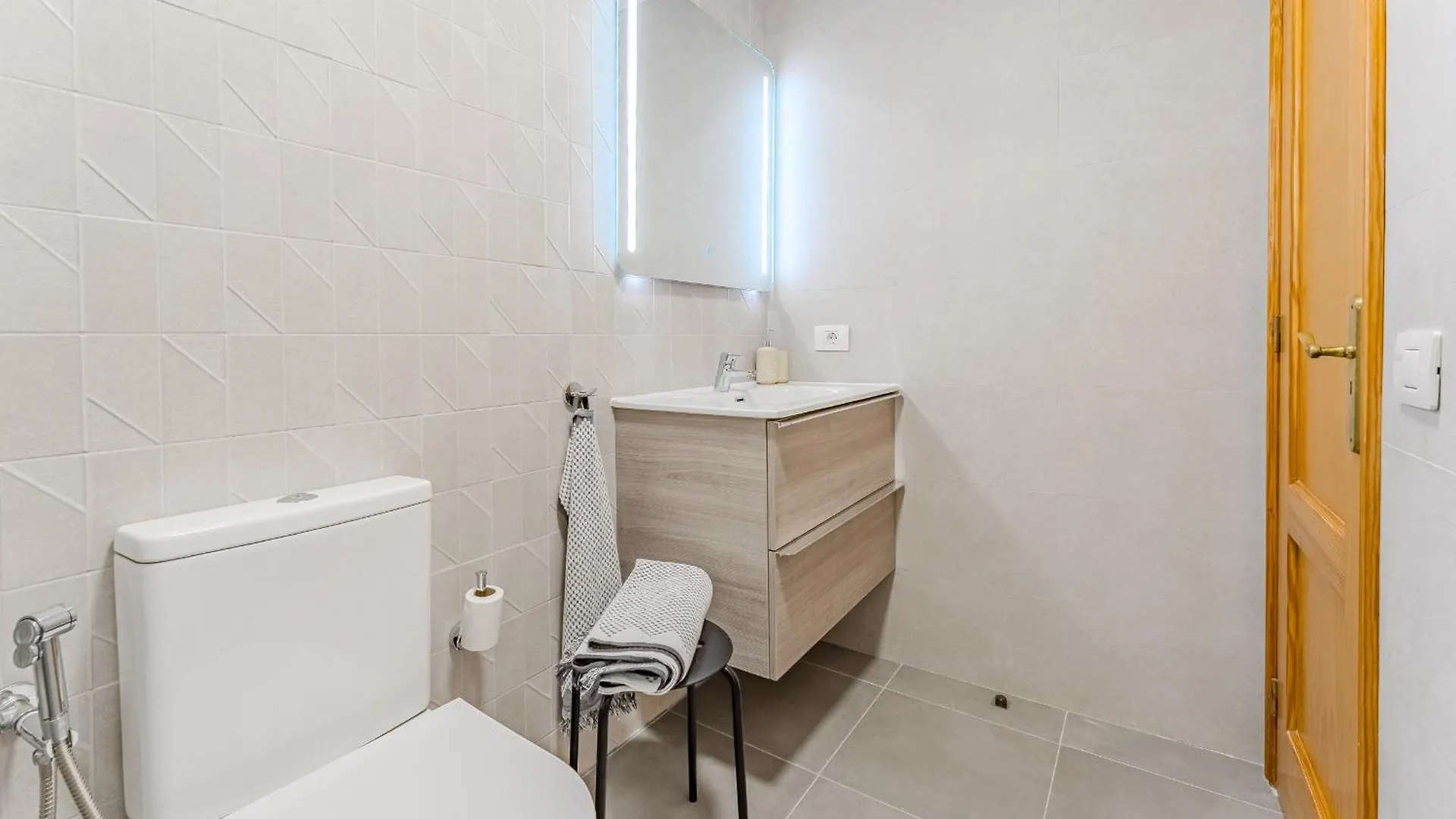 Ocean Front Spacious Family Apartment Puerto de Santiago