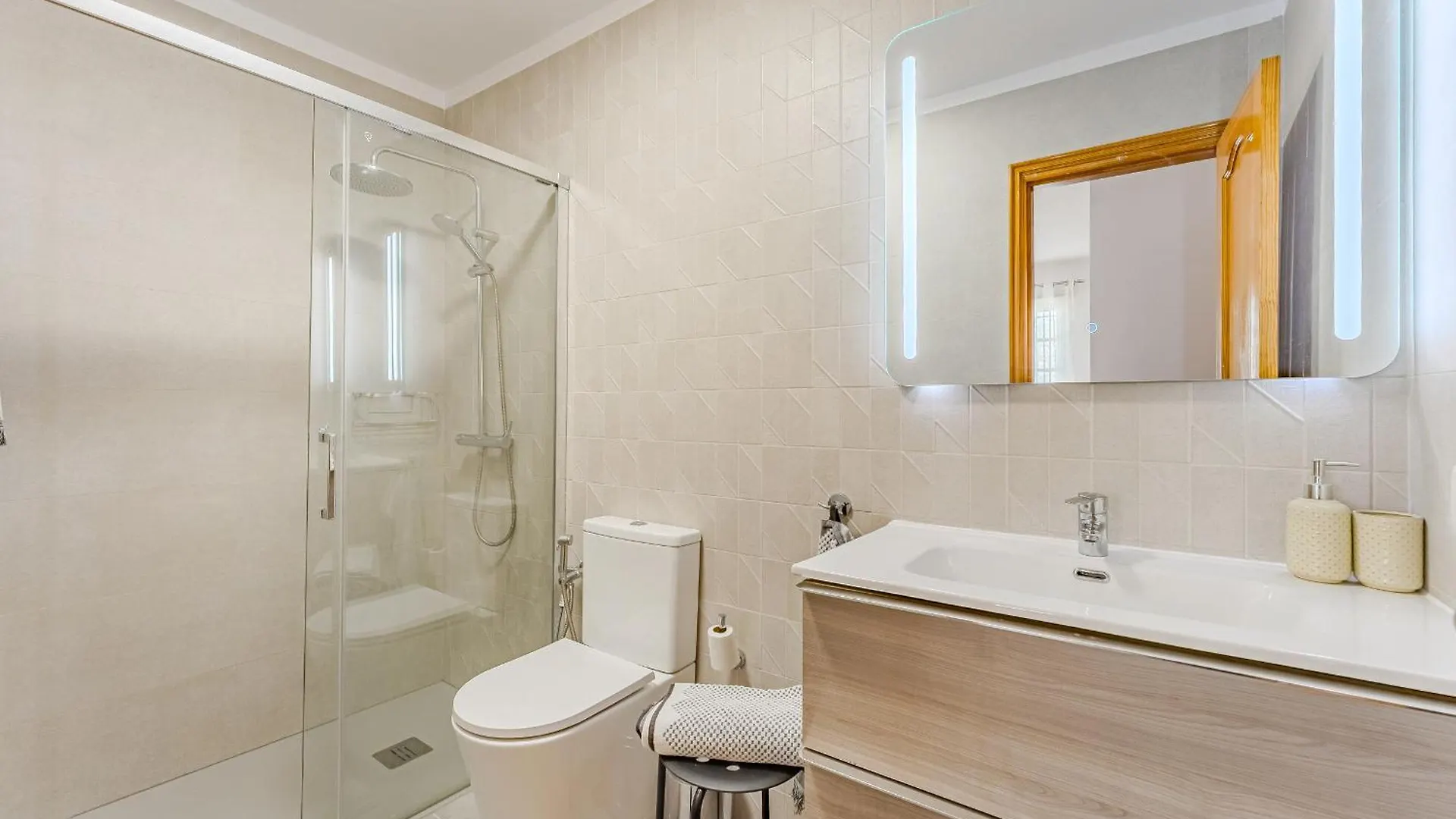 Ocean Front Spacious Family Apartment Puerto de Santiago