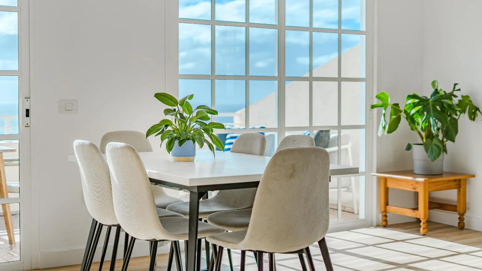 Ocean Front Spacious Family Apartment Puerto de Santiago  0*, Puerto de Santiago (Tenerife)